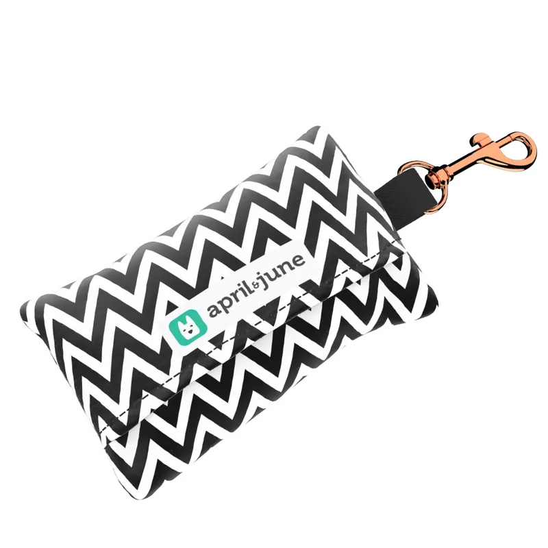 Vedd meg online Fekete-fehér cikcakk - Kutyakaki zacskó tartó - Black and White ZigZag - april & june